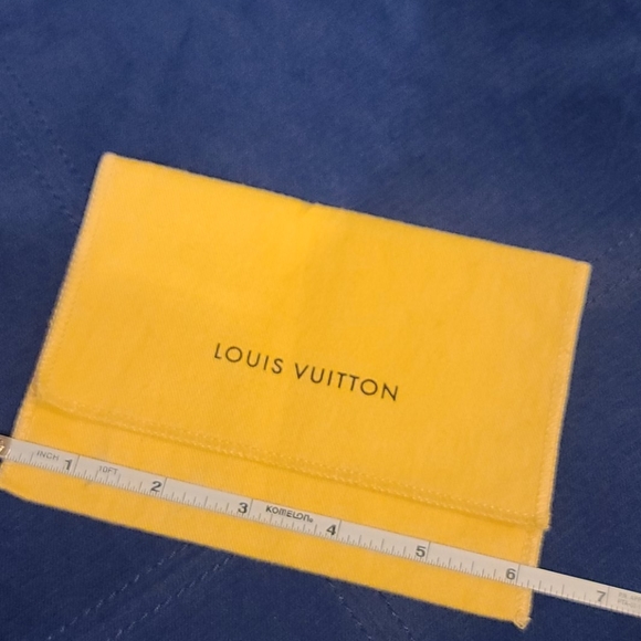 Authentic Louis Vuitton small 👝 - Picture 4 of 5